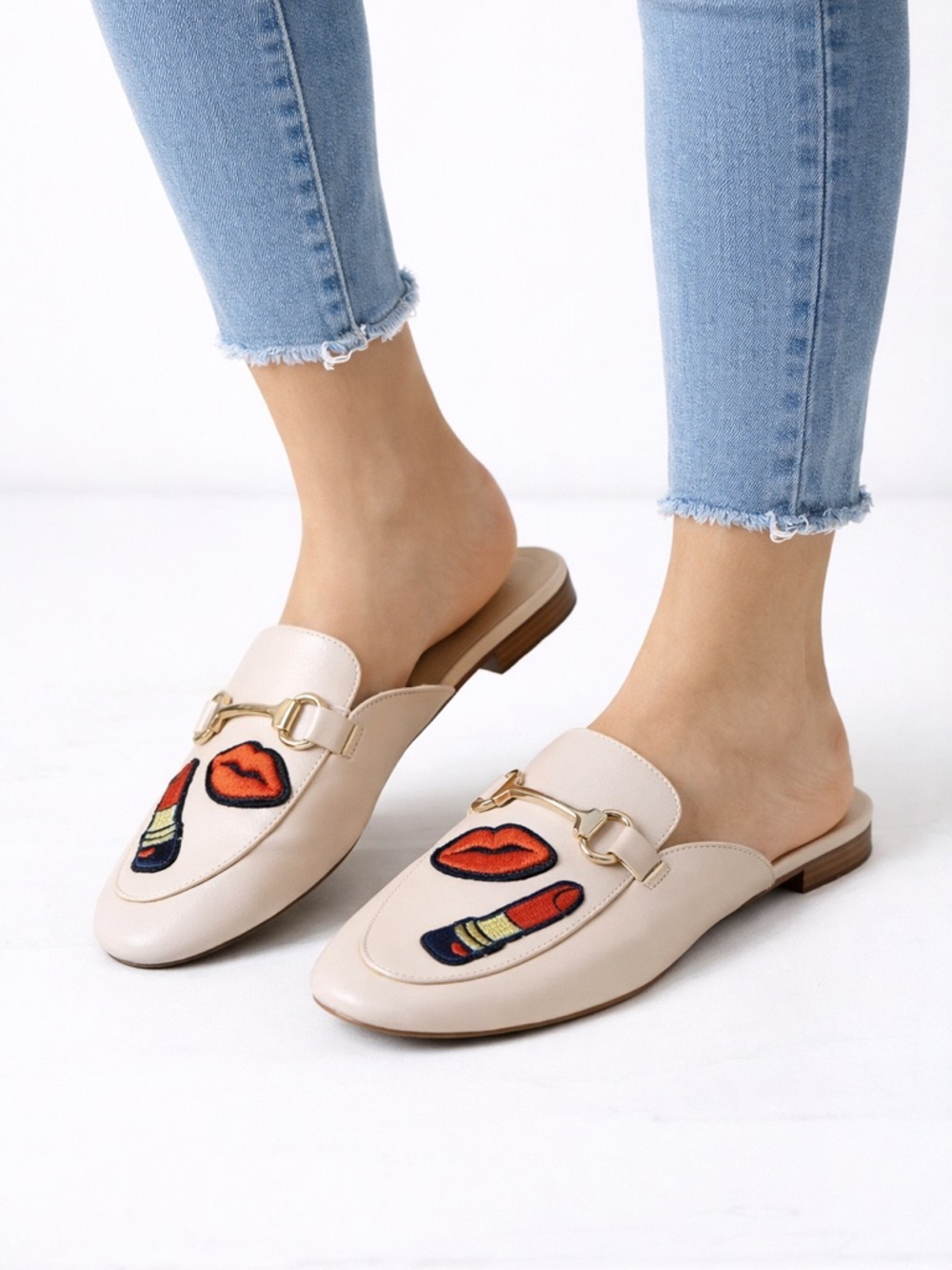 Bebo shoes slides‎ size 6. Nancy -5 style  cream with embroidered accents